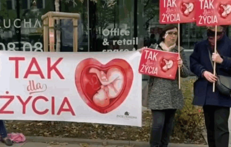 POLJAKINJE SE POBUNILE, TRUDNICA PREMINULA ZBOG GREŠKE LEKARA: Lekari odbijaju i legalne abortuse
